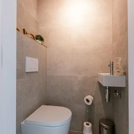 Huswell - New With Beautiful Sea View Apartment
