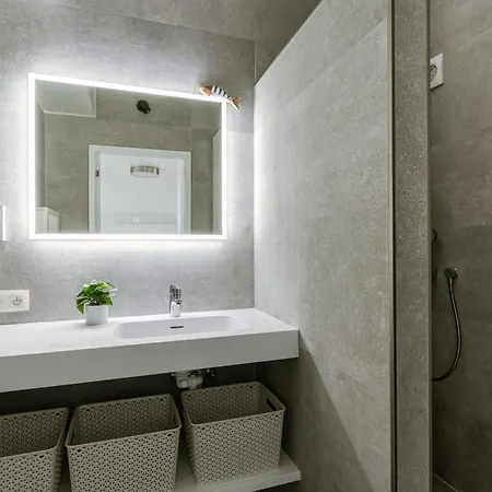 Huswell - New With Beautiful Sea View Apartment